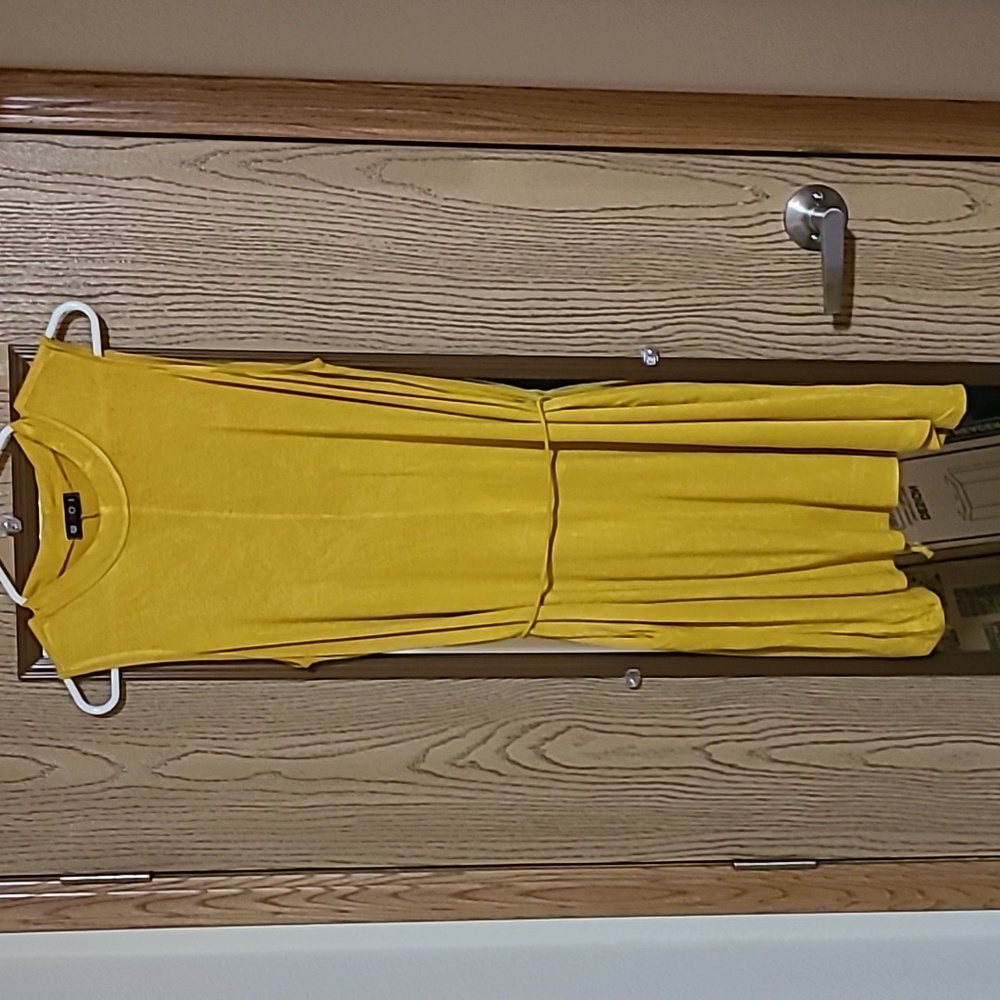 Vision Women's Size Large MIDI with Pockets!